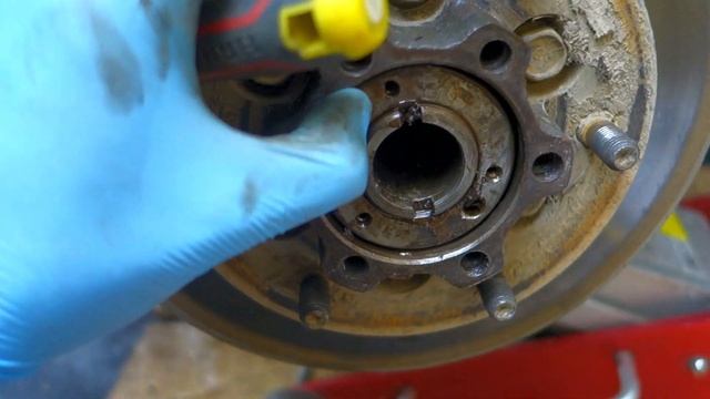 Isuzu Trooper How to change a broken Drive Shaft смотреть онлайн