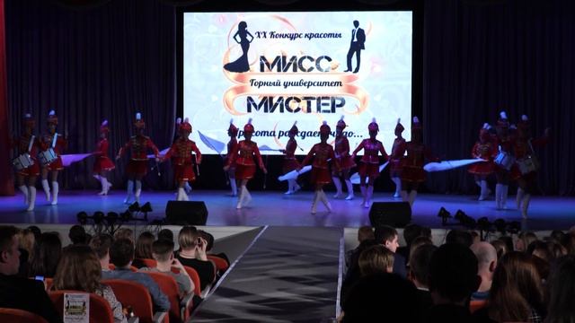 ГрадMajor Majorette Ural "Мисс и Мистер УГГУ 2016" Выход с барабанами и флагами. смотреть онлайн