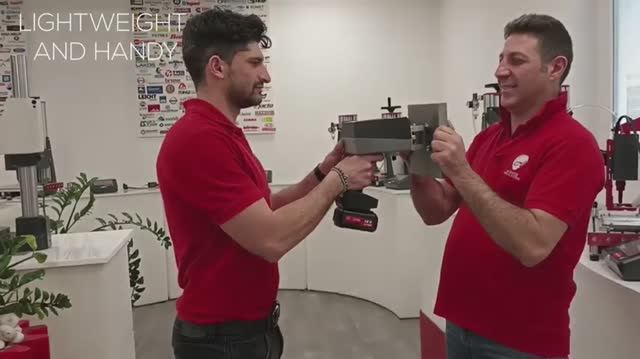 Портативный аккумуляторный ударно-точечный маркиратор ADP2560 BA со встроенным контроллером. смотреть онлайн