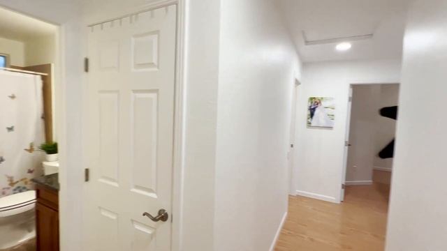Home for rent in Sacramento 4 Bedrooms / 2 full bath - 01/2023 смотреть онлайн