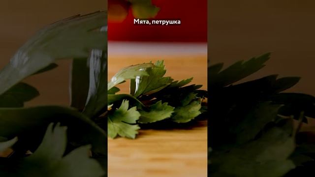 Фаршированные сосисками цукини в сливочном соусе. смотреть онлайн