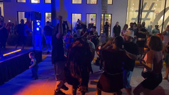 Miami Beach Lincoln Road Mall Halloween 2022 смотреть онлайн