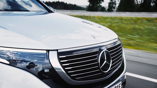 Mercedes EQC, el primer coche eléctrico de Mercedes | Auto10.com смотреть онлайн