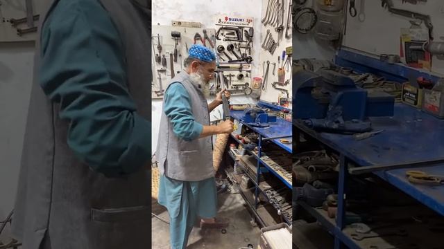 Suzuki Bike Maintenance Live: Front Shocks Seal Replacement & Expert Tips with a Skilled 65-Year-Ol смотреть онлайн