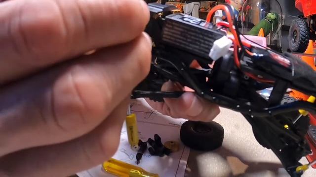 RC PopPop SCX 24 Yellow Jeep Shock Replacement смотреть онлайн