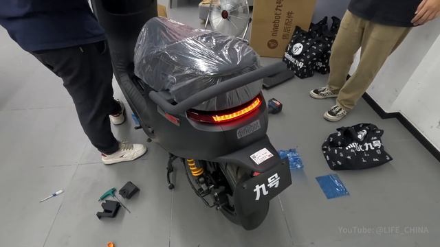 Топовый электроскутер Ninebot E300P и М95С отправляются Клиентам в Россию