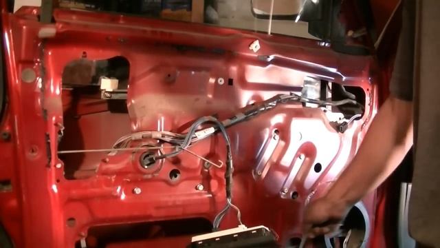 Door Panel, Window Regulator and Door Glass Removal Part 1 смотреть онлайн