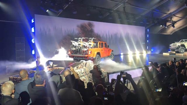The 2020 Gladiator is a Jeep Wrangler pickup truck смотреть онлайн