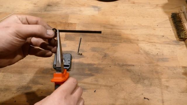 AMAZING looking CLOCK made from a old clutch disk смотреть онлайн