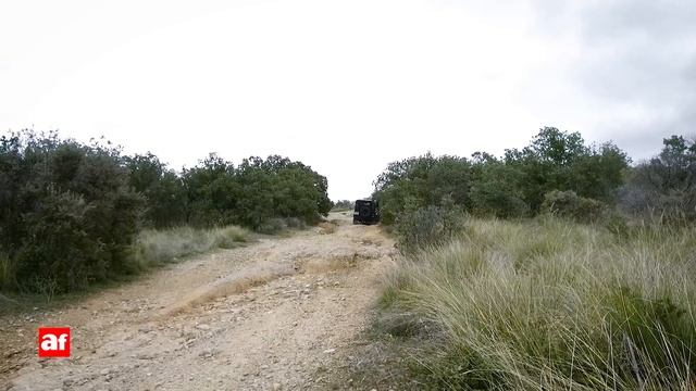 Land Rover Defender 90 P400 & Defender V8 Clásico