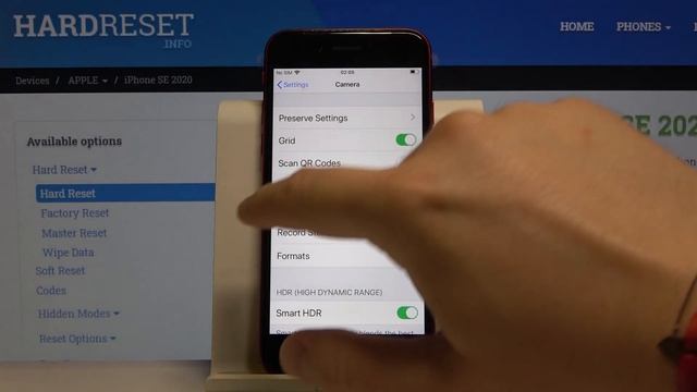 How to Turn On Camera Grid Lines in iPhone SE 2020 – Orientation Lines смотреть онлайн