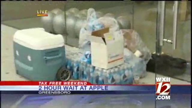 2-Hour Wait Greets Apple Store Customers смотреть онлайн