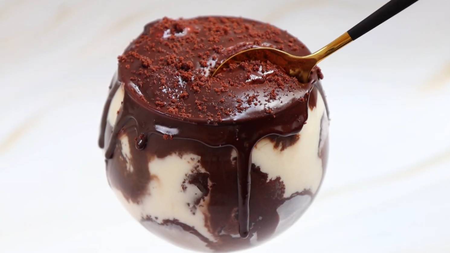 Брауни со взбитыми сливками и шоколадом - рецепт приготовления смотреть онлайн