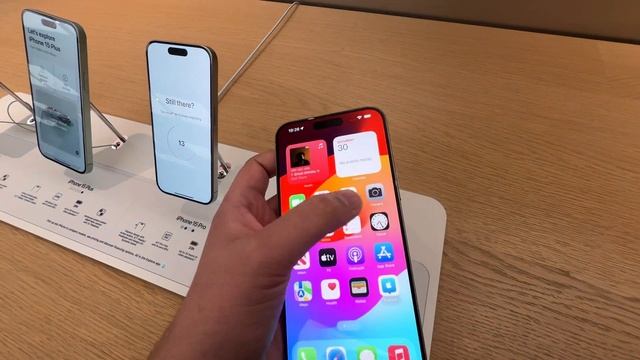 Should I buy iPhone 15 pro max ? 😍🍎📱UK me IPhone 15 ki price 💷 смотреть онлайн