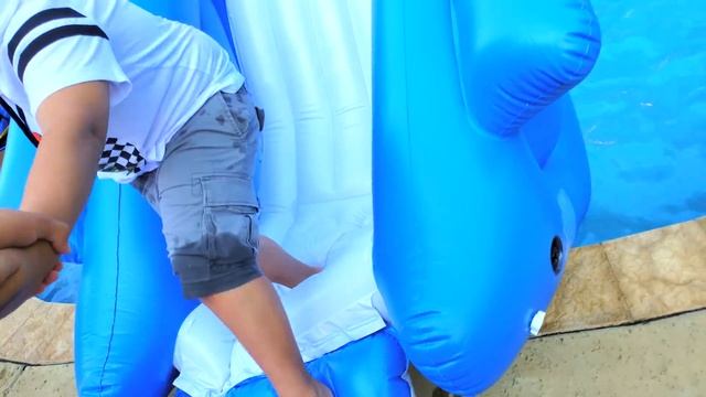 SLIDING on MAGIC SLIDES w/ Teleporting Mike (FV Family Vlog) смотреть онлайн