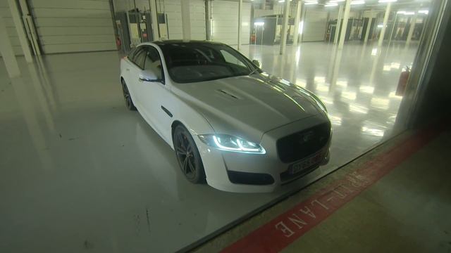 Jaguar XJR Preview 6 смотреть онлайн