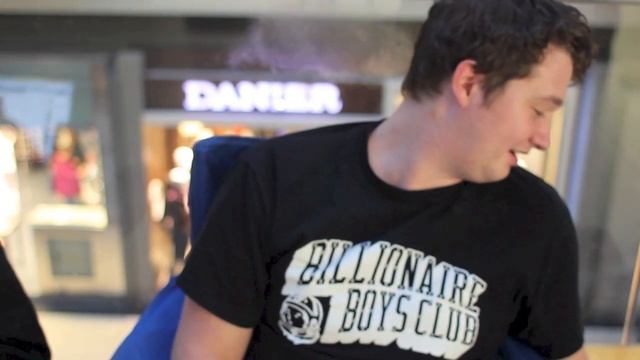 iPhone 5 Line Interviews -- Toronto Eaton Centre Apple Store смотреть онлайн