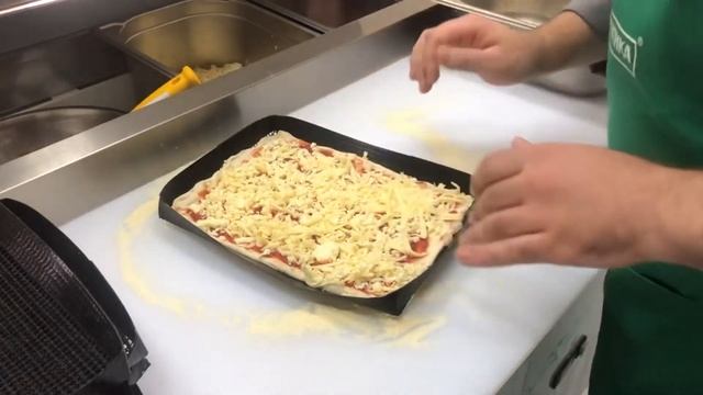 Формовка и приготовление пиццы смотреть онлайн
