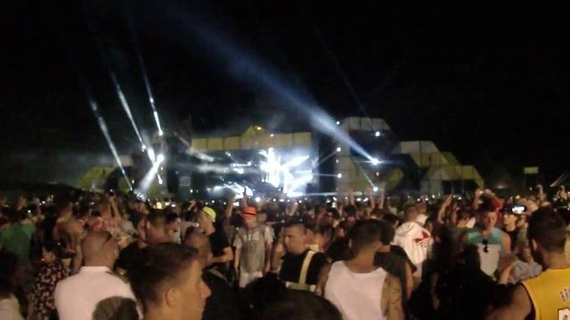 Prodigy - Out Of Space Live From Global Gathering 2014