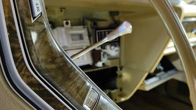 LINCOLN CONTINENTAL MK5 TOWN COUPE 1979 - Les voitures des abonnés 9 смотреть онлайн