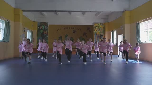 Детский оздоровительный лагерь «Зеленые Дубки» ТАНЦЕВАЛЬНЫЙ ФЛЭШМОБ смотреть онлайн