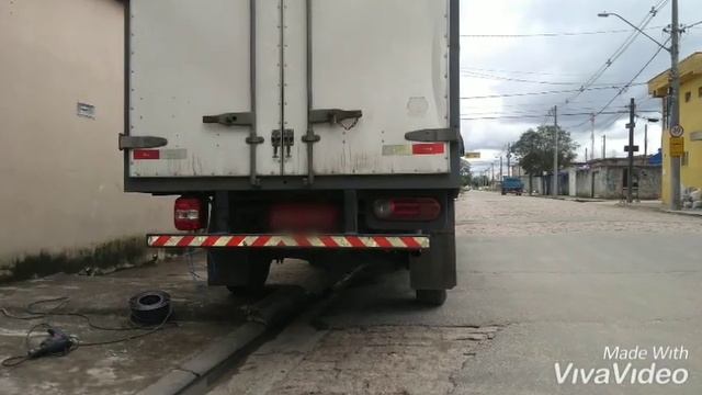 COLOCANDO LANTERNAS DE VW CONSTELLATION/TROLLER NA HYUNDAI HR 2013. смотреть онлайн