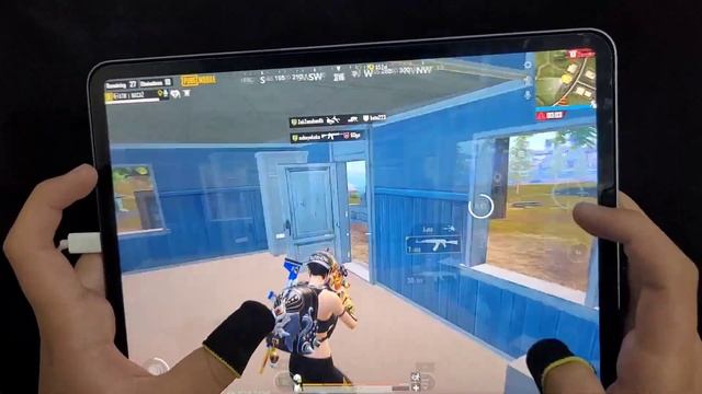 LIVIK KING OR NOT ? SOLO VS SQUAD | IPAD PRO PUBG 4 FINGERS + FULL GYRO HANDYCAM GAMEPLAY смотреть онлайн