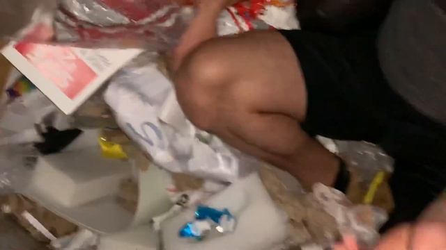 FOUND AIRPODS!! DUMPSTER DIVING OFFICE MAX!! смотреть онлайн