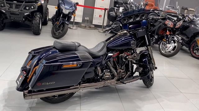 Harley-Davidson Street Glide CVO, 2022 г. смотреть онлайн