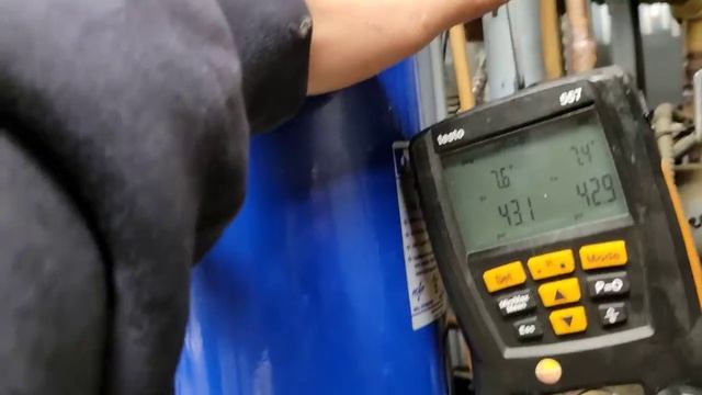 Supermarket Refrigeration - How to Pump Oil Out of a Working Copeland Semi-Hermetic Compressor смотреть онлайн