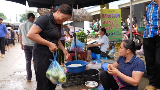Harvest Sour Ear Fruit Go Market Sell & Processing & Preserving - Cooking