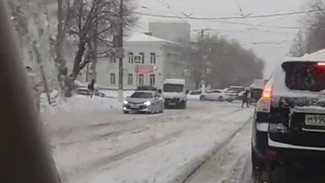 Зимняя зарисовка Фрилендер 2 в заснеженном городе смотреть онлайн
