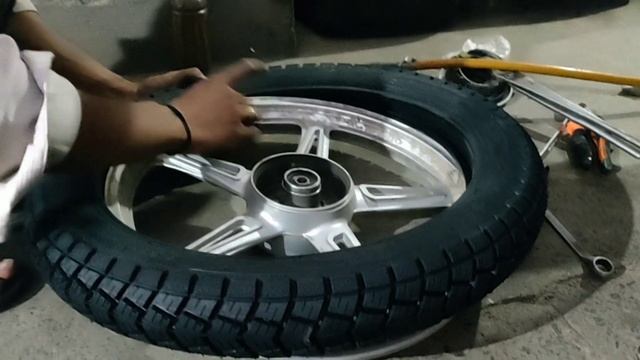 Suzuki GD 110 - Tyre Replacement - Front and Rear Tyre Replacing - Alloy Rim | yc video смотреть онлайн