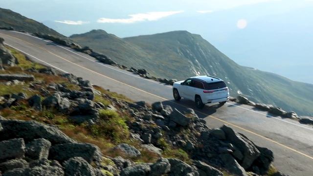 2022 Jeep Grand Cherokee Summit 4xe смотреть онлайн