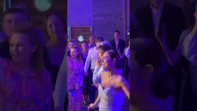 Элвин Грей на свадьбе смотреть онлайн