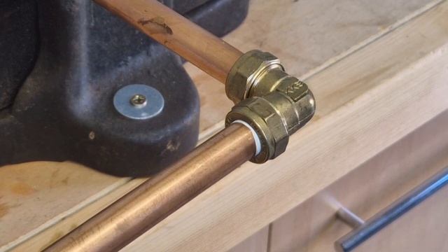 FIX LEAKING COMPRESSION PIPE FITTING - Pipe Leak?