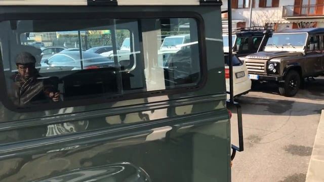 LAND ROVER Defender 110 2.4 TD4 Station Wagon S смотреть онлайн