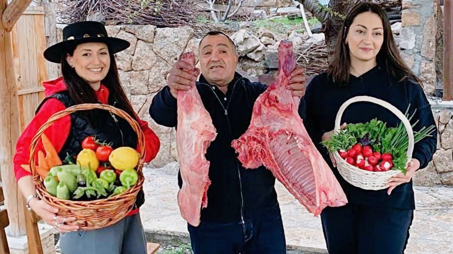 Очень вкусная баранина приготовленная в тандыре по рецепту Жоржа. Отдых в Армении в кругу друзей смотреть онлайн