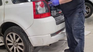 how to remove a 2009 freelander 2 back bumper...