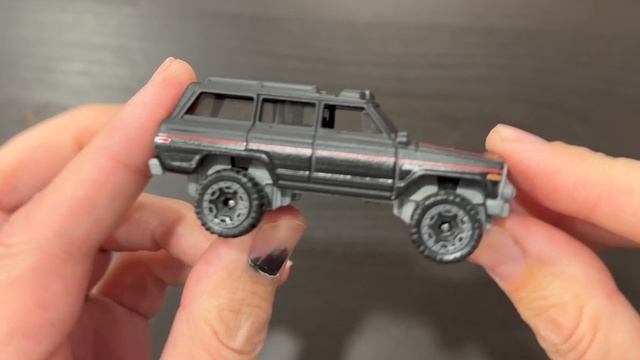 Unboxing Hot Wheels L Case 2023 - JEEP WAGONEER 1988 смотреть онлайн
