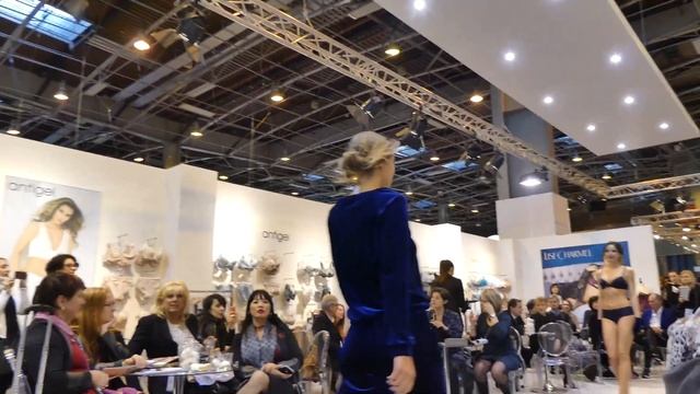 Dessou-Modenschau Lise Charmel  Der Marke Antigel Auf Der Lingerie Messe In Paris 2017 In UHD