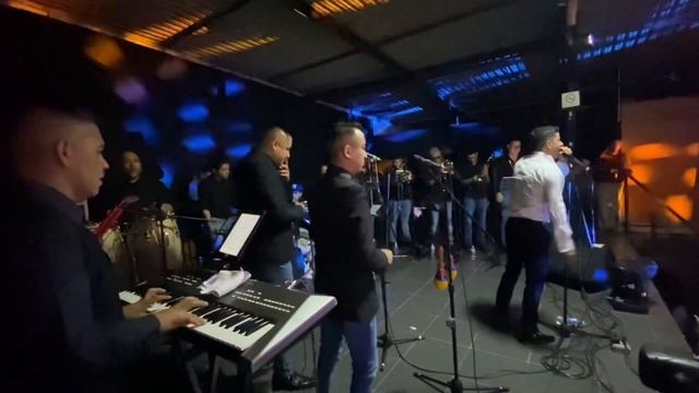 Medley Hector Lavoe Jorge Carmona y su Orquesta la del Barrio смотреть онлайн