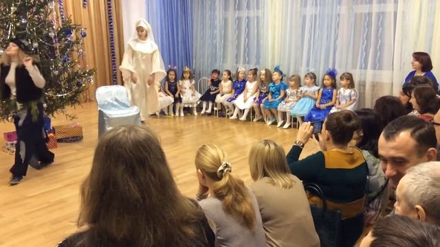 Новогодний утренник Ревы-коровы смотреть онлайн
