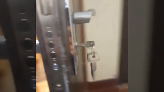 Видео от мастера @vce_zamki_msk по замене цилиндрового замка другого производителя на ЗВ4 402.0.0 смотреть онлайн