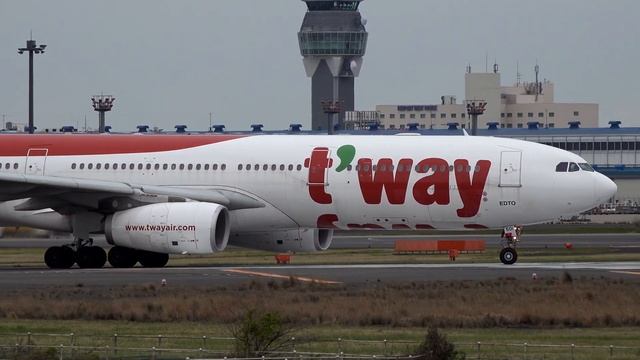 T'way Air Airbus A330-300 HL8501 Takeoff from Narita 16R смотреть онлайн