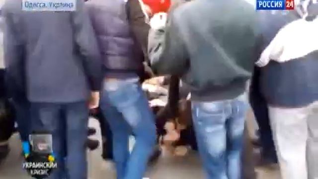 ЭКСКЛЮЗИВ Избиение подростков в Одессе! Избивают всех у кого ГЕОРГИЕВСКАЯ ленточка! 08 04 2014 Ukra смотреть онлайн