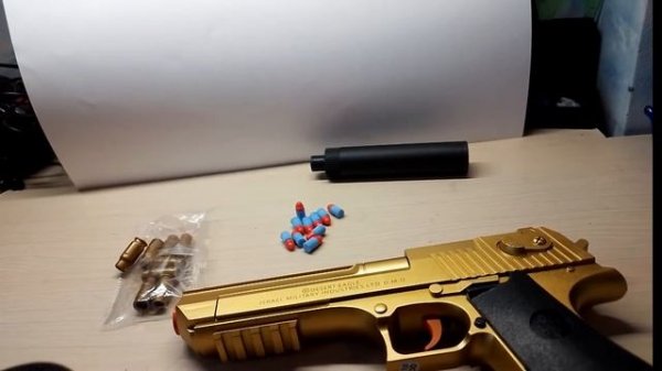 Обзор игрушечного пистолета Desert Eagle. С гильзами.