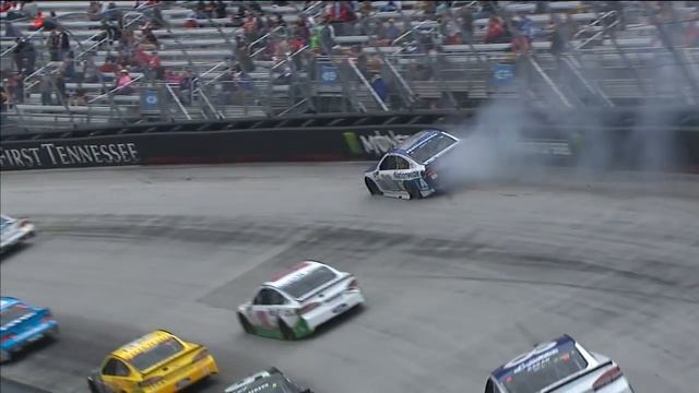 Дэйл Эрнхардт-младший потерпел крушение в БРИСТОЛЕ | 2017 | NASCAR on FOXм смотреть онлайн