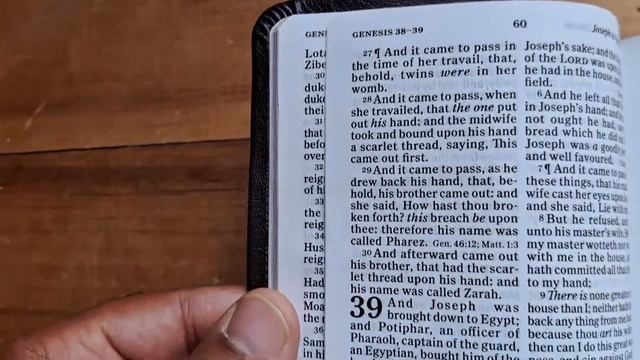 King James Reference Bible Holman Review смотреть онлайн