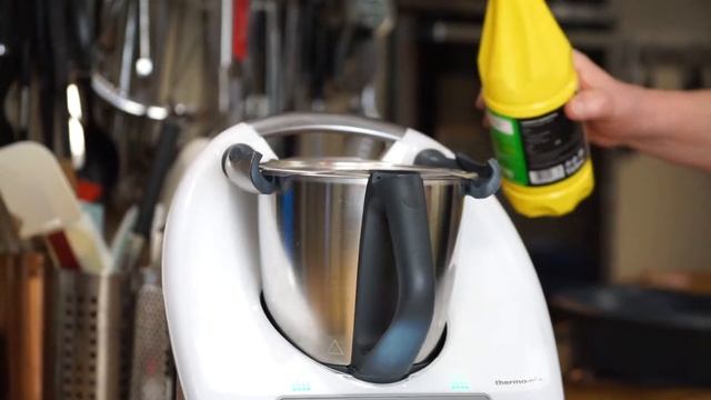 DOUGHNUTS WITH BERRY JAM смотреть онлайн